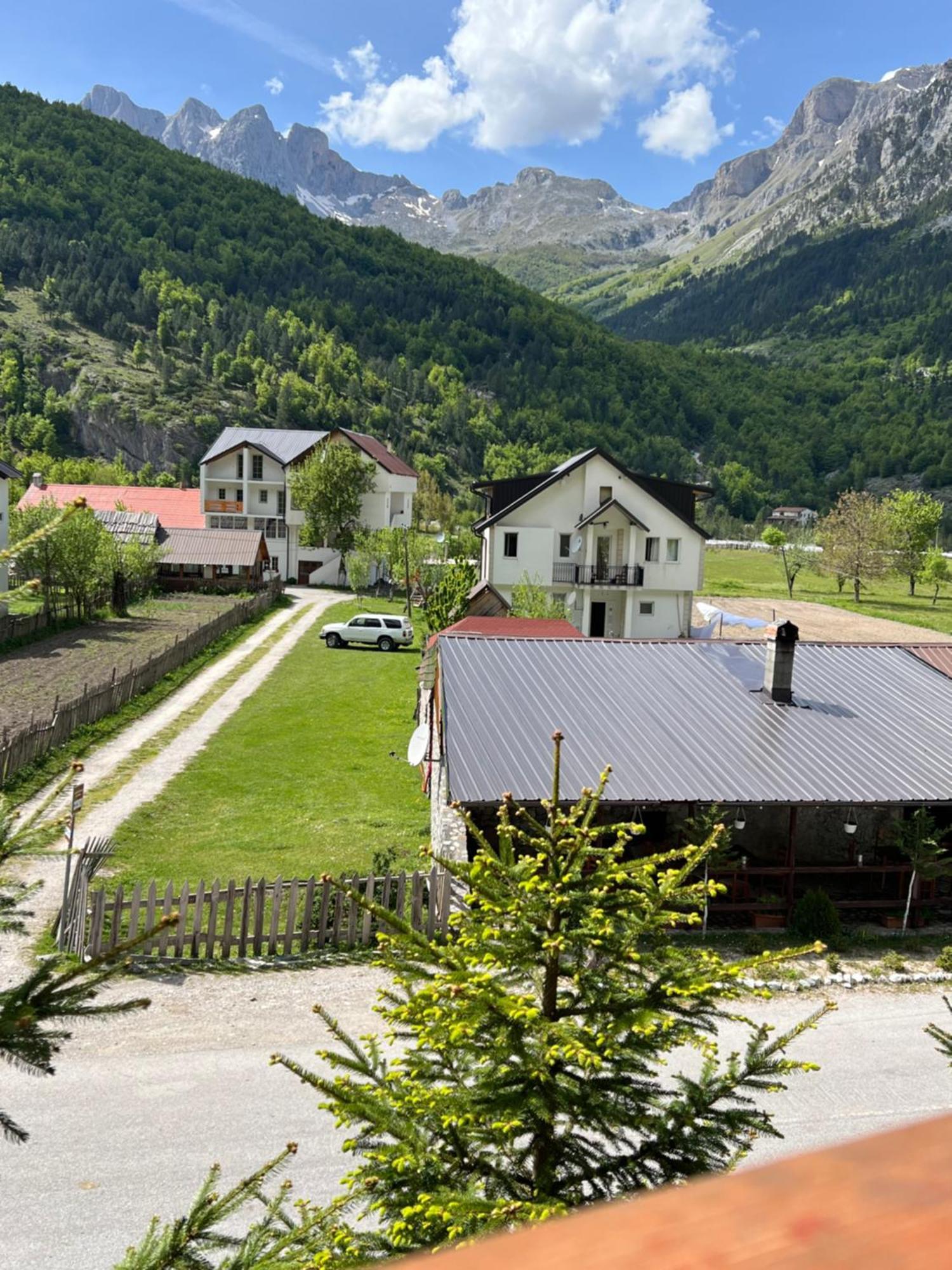 Guesthouse Skender Selimaj Valbone Eksteriør billede